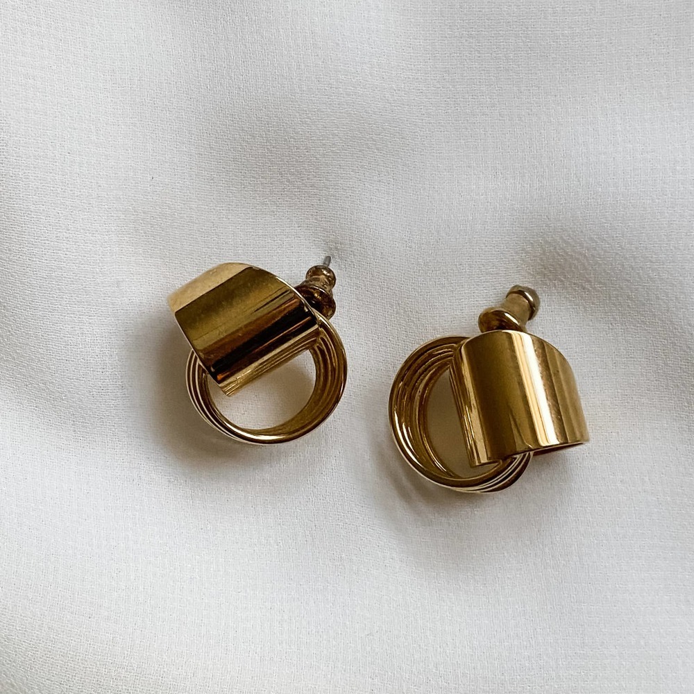 VTG Gold Interlocked Double Hoop Earrings